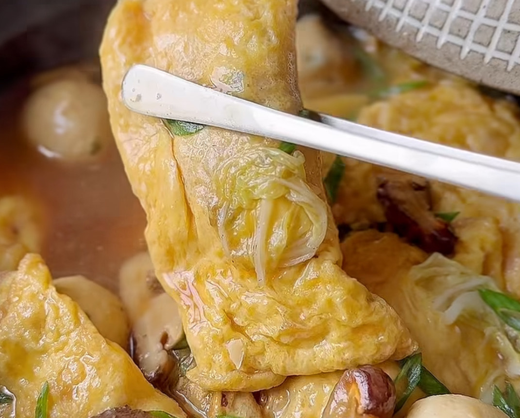 Cara Membuat Egg Dumplings Pot, Menu Hangat Satu Panci yang Comfort Banget - Image