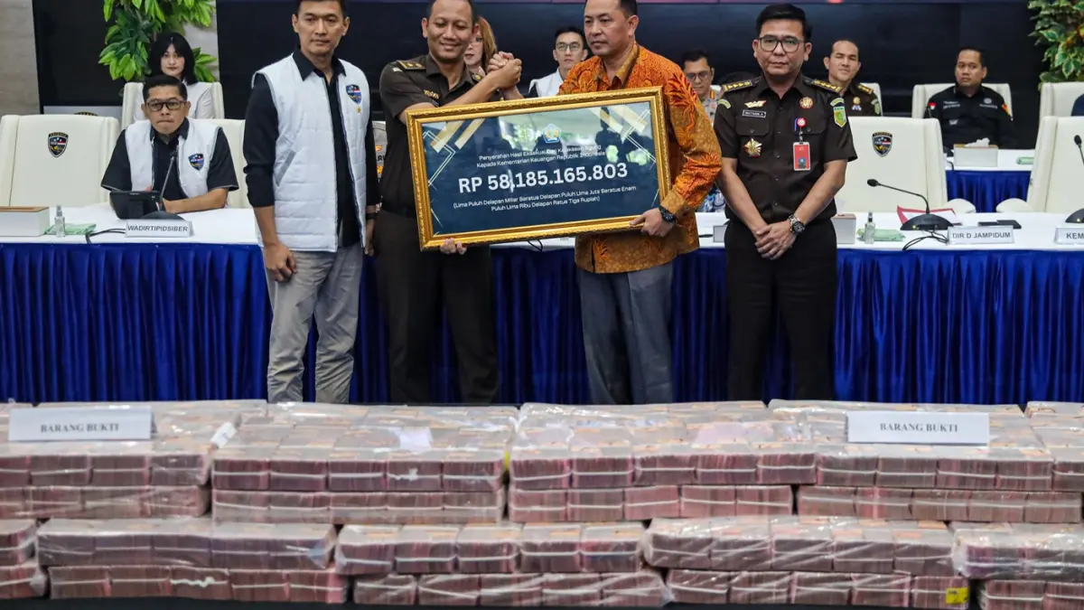 Dirtipidsiber Bareskrim Polri Brigjen Himawan Bayu Aji saat konpres Penyerahan Tanggung Jawab Dan Eksekusi Atas Harta Kekayaan Hasil Tindak Pidana Pencucian Uang Yang Berasal Dari Judi Online di Jakarta, Kamis (5/3/2026). (Salman Toyibi/Jawa Pos)