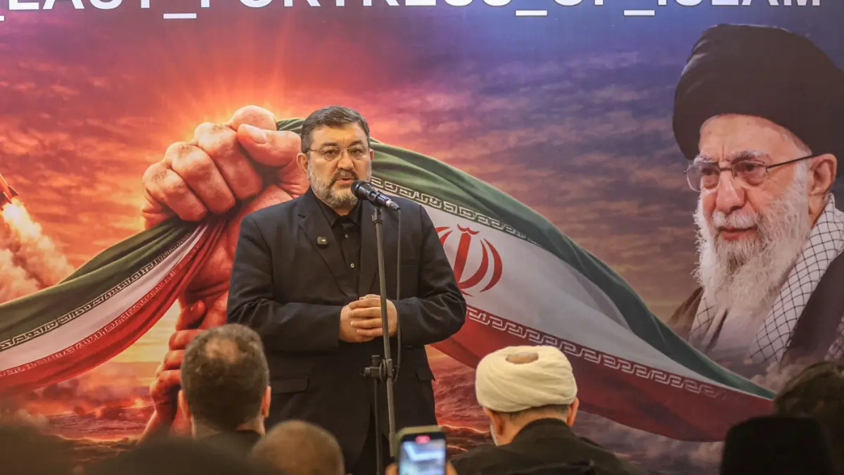 Duta Besar Iran untuk Republik Indonesia Mohammad Boroujerdi menyampaikan sambutan saat doa bersama atas meninggalnya Ayatullah Seyyed Ali Khamenei di Kedutaan Besar Orang, Jakarta, Kamis (05/03/2026). (Hanung Hambara/Jawa Pos)
