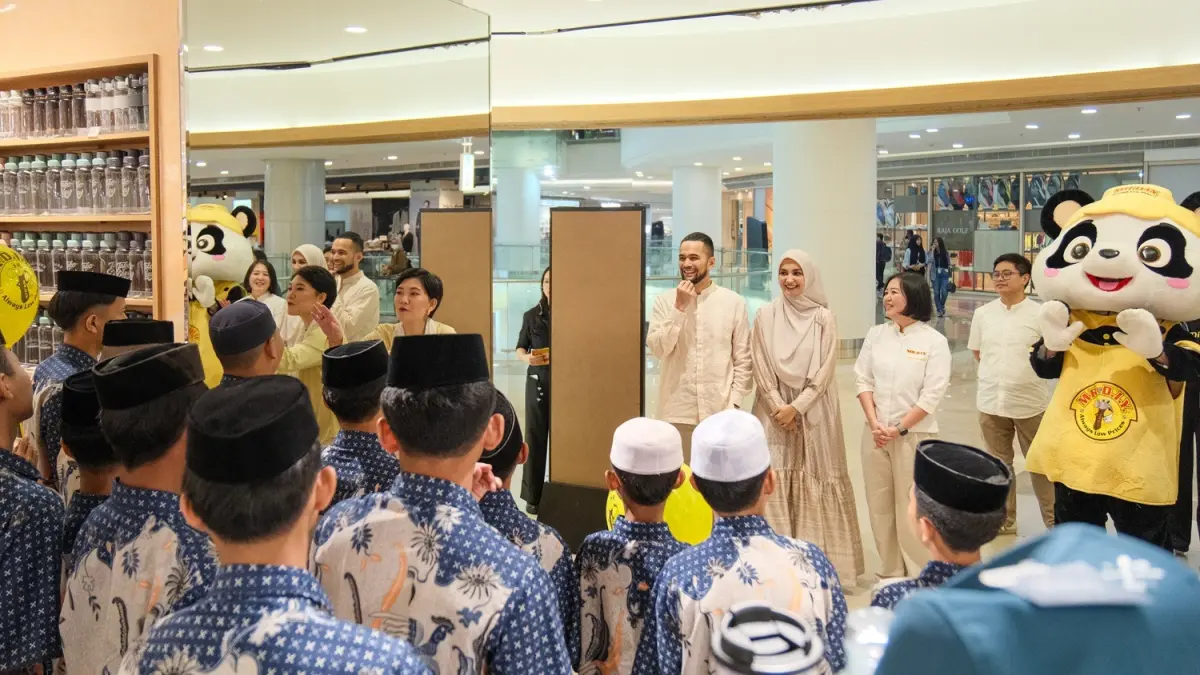 Ria Sutrisno, Head of Marketing MR.D.I.Y. Indonesia, Shireen sungkar dan Teuku Wisnu, pasangan figur publik pada saat sesi talkshow dalam acara “Berkah Baik Iftar: Momen Kebersamaan dalam Kebaikan”.