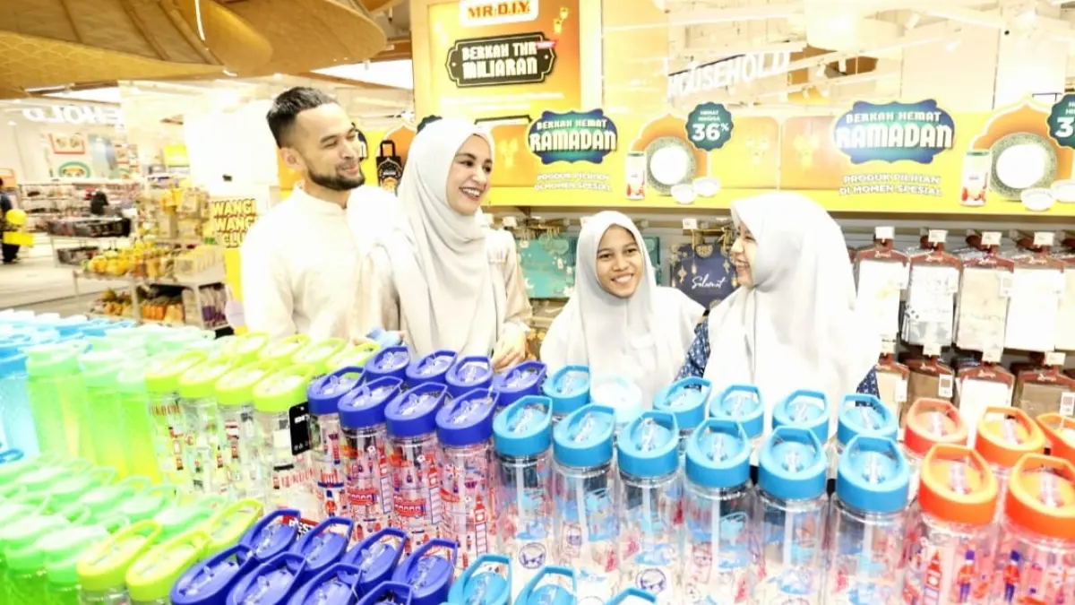  Shireen sungkar dan Teuku Wisnu, pasangan figur publik pada saat sesi talkshow dalam acara “Berkah Baik Iftar: Momen Kebersamaan dalam Kebaikan”.