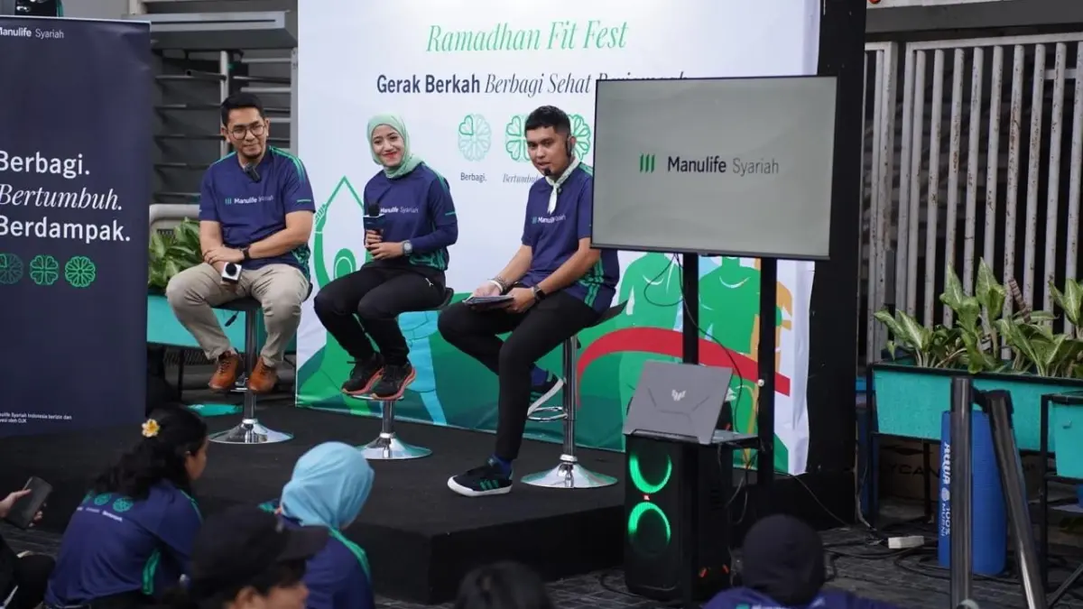 Peserta mengikuti rangkaian aktivitas Gerak Berkah, mulai dari berbagi takjil, olahraga bersama, talkshow, hingga games sebelum berbuka puasa. 