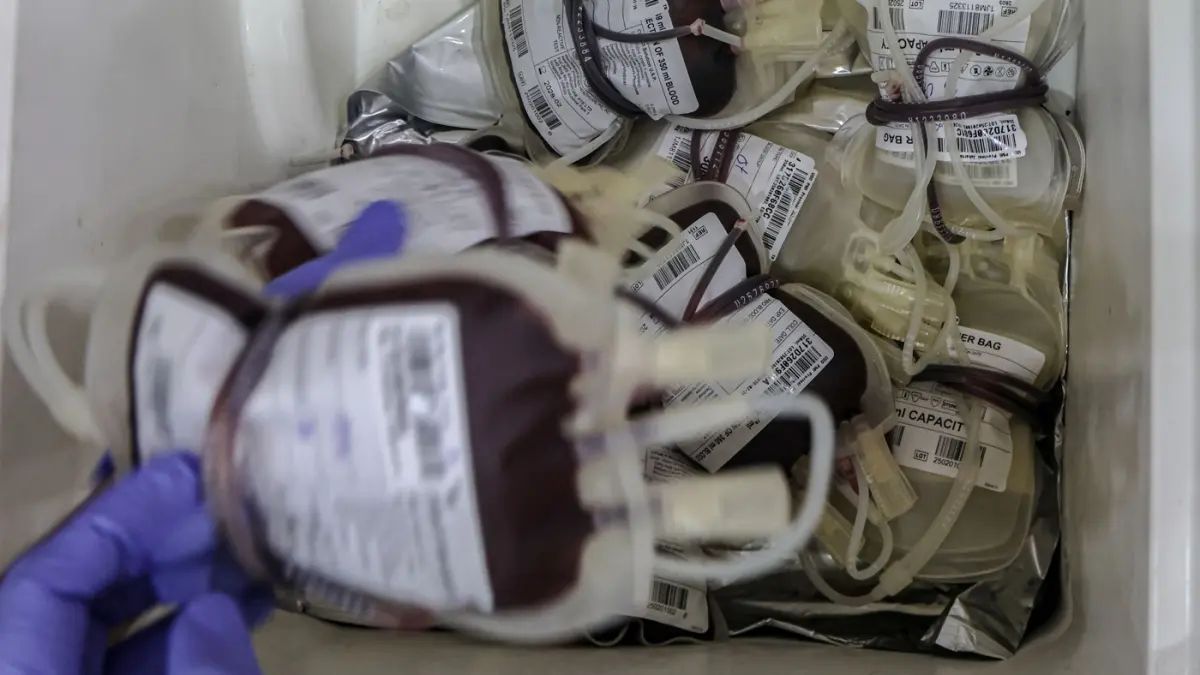 Sejumlah ASN mengikuti kegiatan donor darah di Kantor Walikota Jakarta Barat, Selasa (10/03/2026). (Hanung Hambara/Jawa Pos)