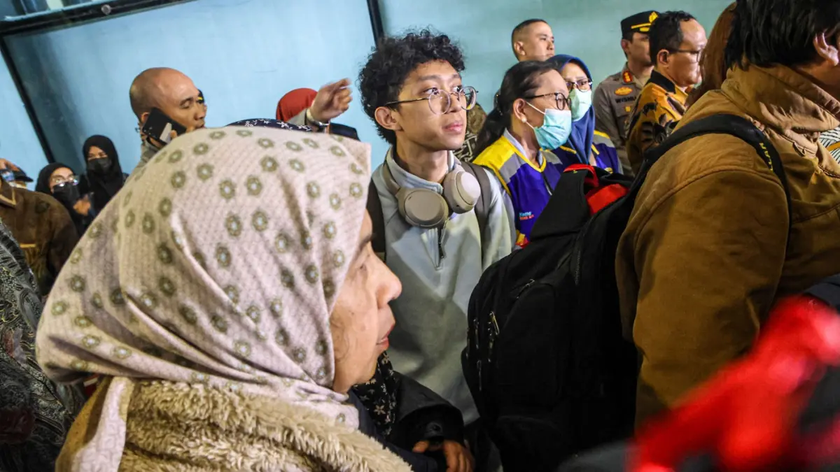 Sejumlah Warga Negara Indonesia (WNI) dari Iran tiba di Terminal 3, Bandara Soekarno-Hatta, Tangerang, Selasa (10/03/2026). (Hanung Hambara/Jawa Pos)