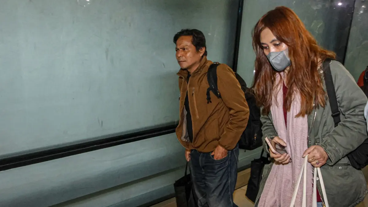 Sejumlah Warga Negara Indonesia (WNI) dari Iran tiba di Terminal 3, Bandara Soekarno-Hatta, Tangerang, Selasa (10/03/2026). (Hanung Hambara/Jawa Pos)