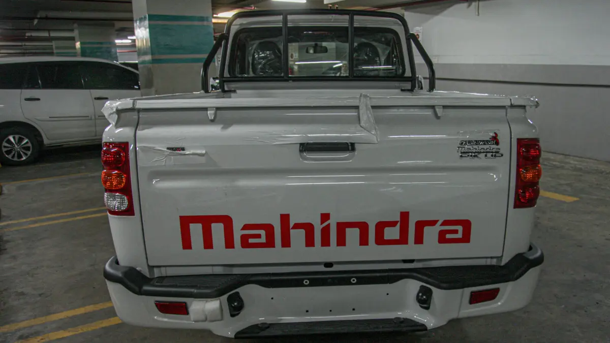 Bentuk desain eksterior dari Pick-Up Mahindra parbrikan buatan India yang akan di gunakan oleh Koperasi Merah Putih terparkir di Gedung Agrinas, Jakarta, Kamis (12/03/2026). (Hanung/ Jawa Pos)