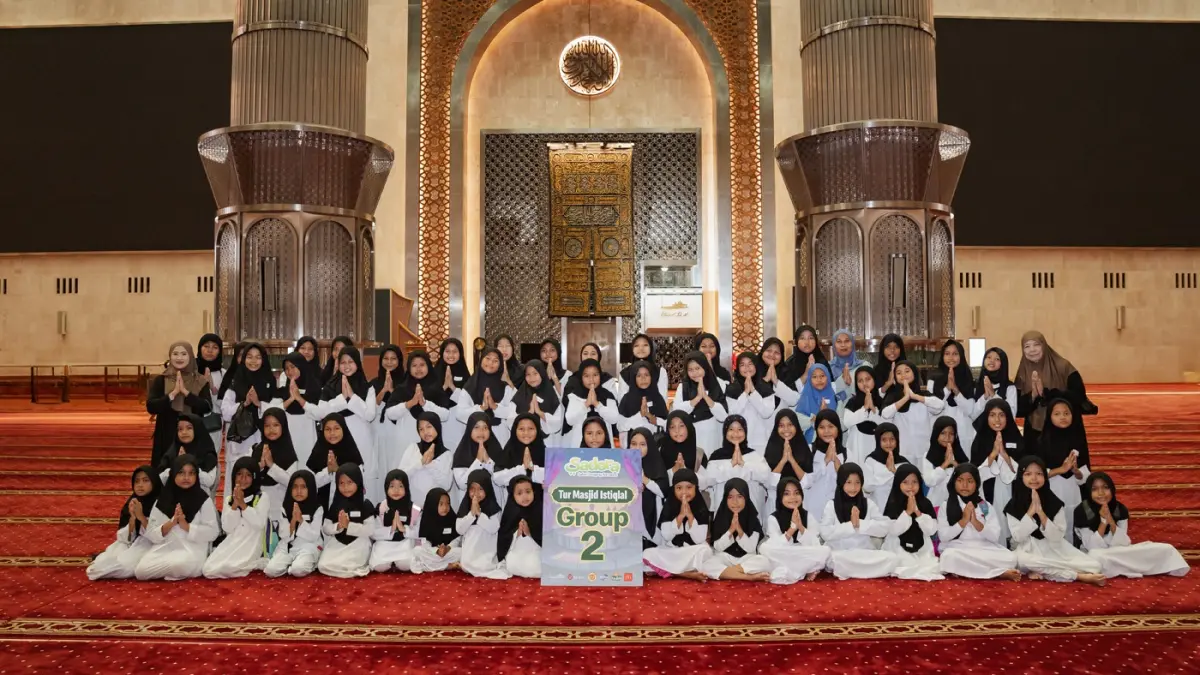 Dalam kegiatan ini anak-anak berkesempatan melihat langsung berbagai area utama masjid serta mengenal sejarah singkat Masjid Istiqlal sebagai masjid terbesar di Asia Tenggara.