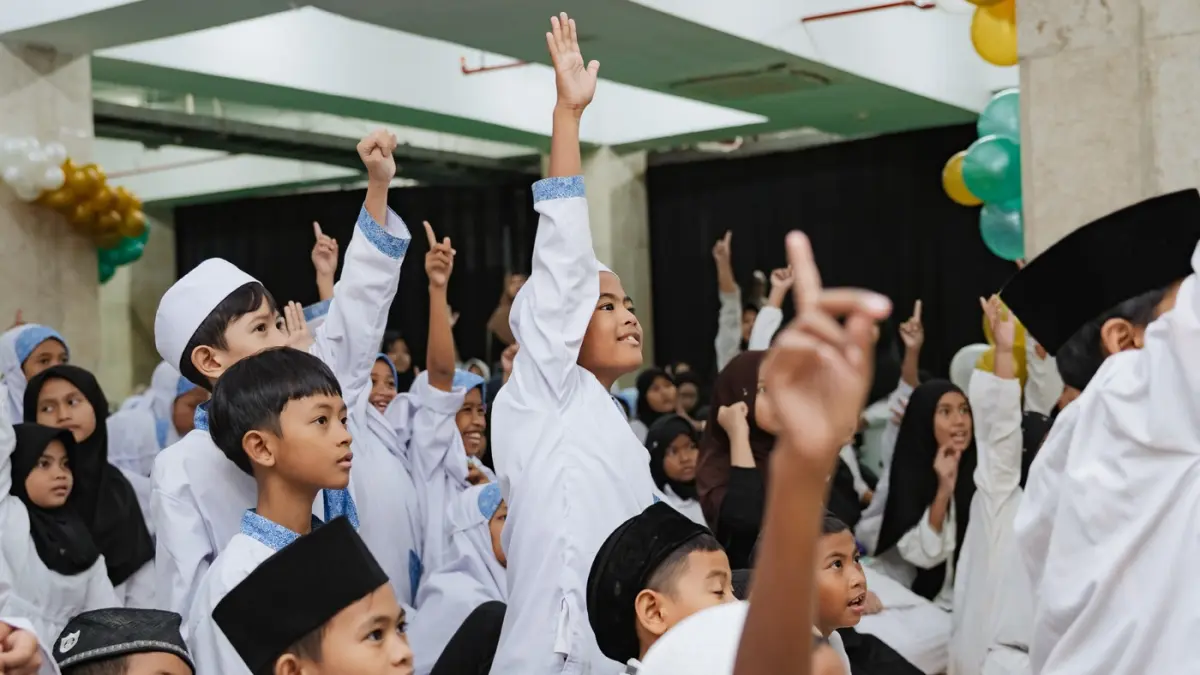 Dalam kegiatan ini anak-anak berkesempatan melihat langsung berbagai area utama masjid serta mengenal sejarah singkat Masjid Istiqlal sebagai masjid terbesar di Asia Tenggara.