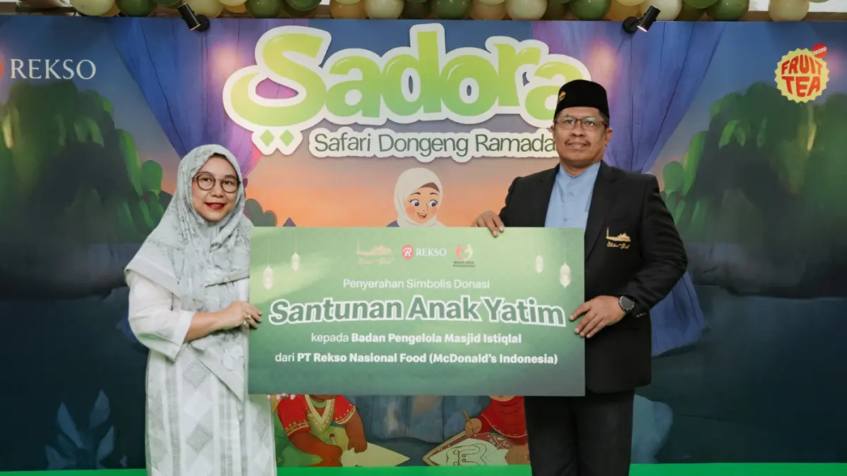 PT Rekso Nasional Food, secara simbolis menyerahkan donasi santunan bagi 100 anak yatim kepada Badan Pengelola Masjid Istiqlal.