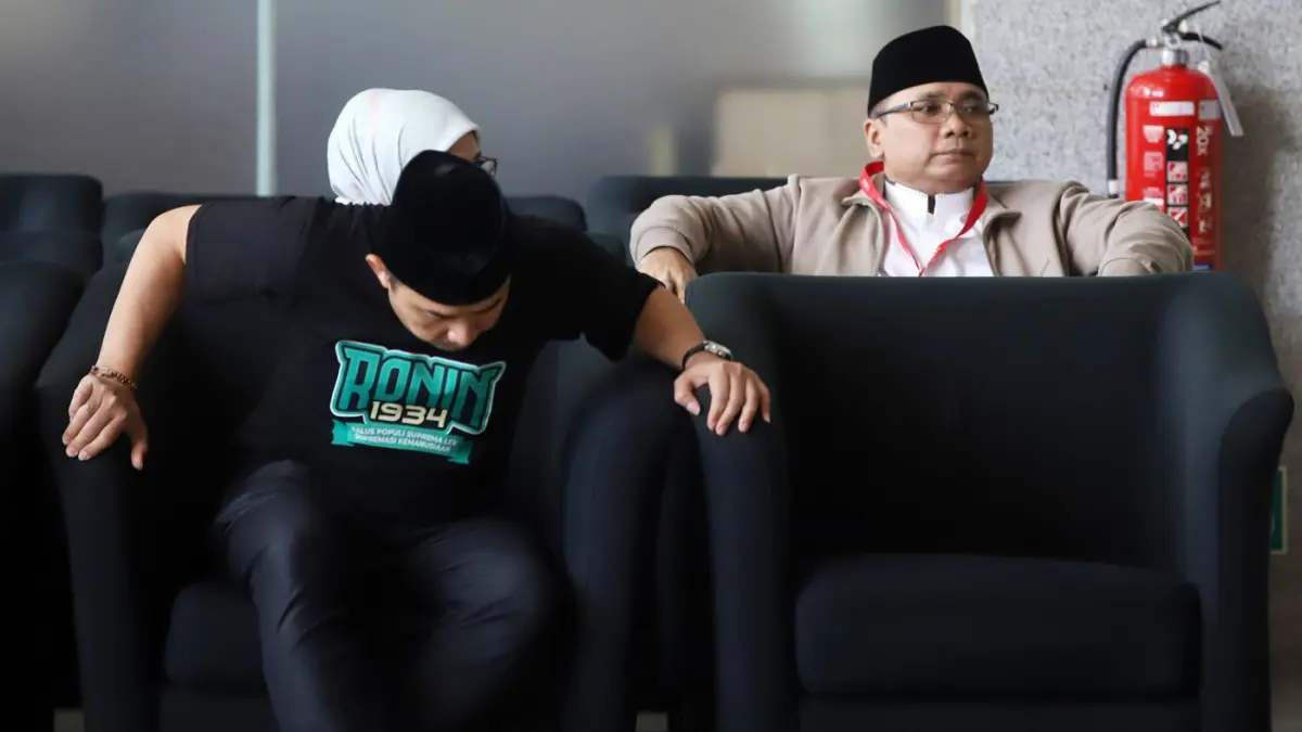 Tersangka kasus dugaan korupsi kuota haji dan penyelenggaraan ibadah haji Yaqut Cholil Qoumas bersiap menjalani pemeriksaan di Gedung Merah Putih KPK, Jakarta, Kamis (12/3/2026). (Dery Ridwansah/ JawaPos.com)