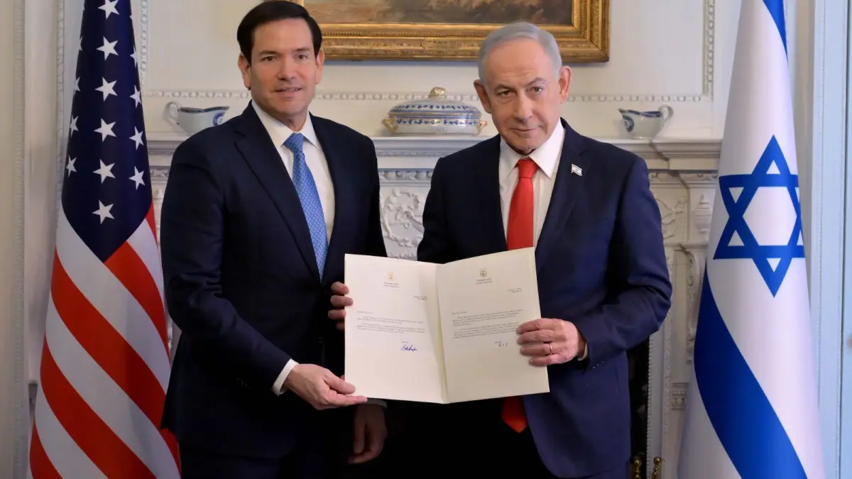 Perdana Menteri Israel, Benjamin Netanyahu, melakukan penandatanganan keanggotaan Board of Peace dengan Menteri Luar Negeri AS, Marco Rubio. (Medsos X) - Image