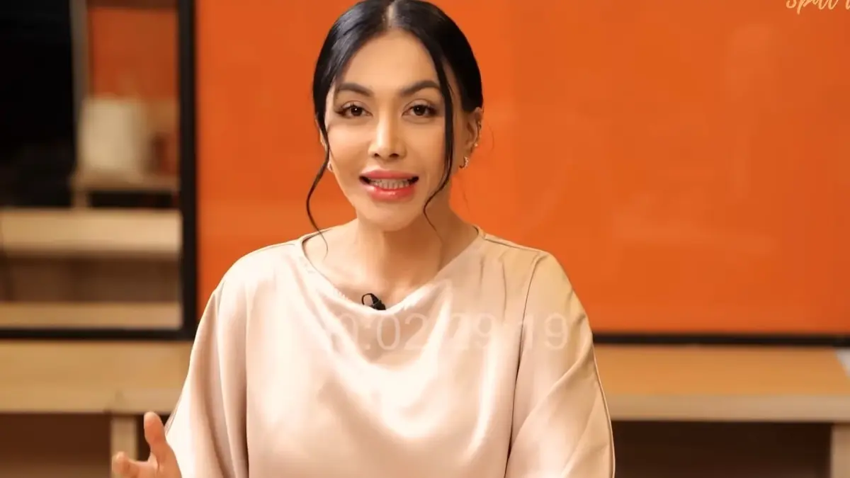 Penyanyi Denada. (YouTube: feniroseofficial) - Image