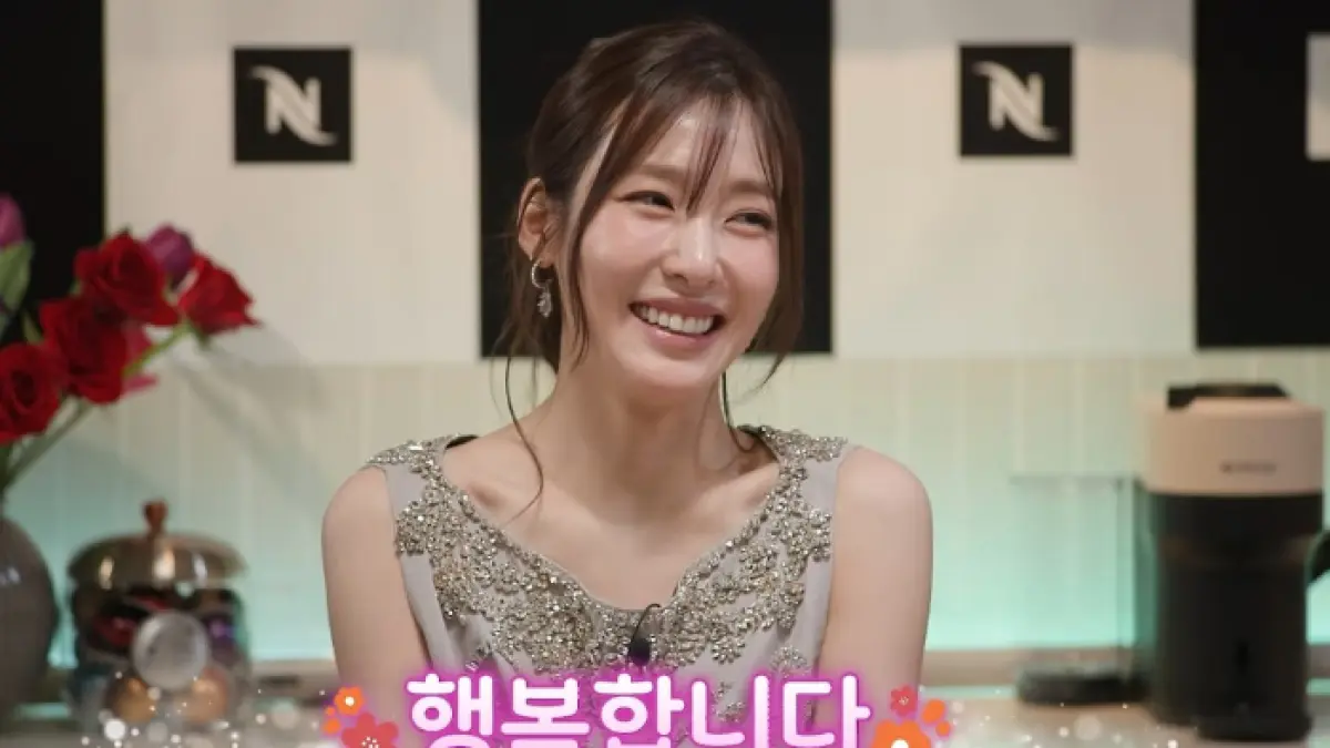 Tiffany Young menjadi bintang tamu di acara A Spring Day Full of Love at Nespresso Cafe. (YouTube JTBCentertainment) - Image