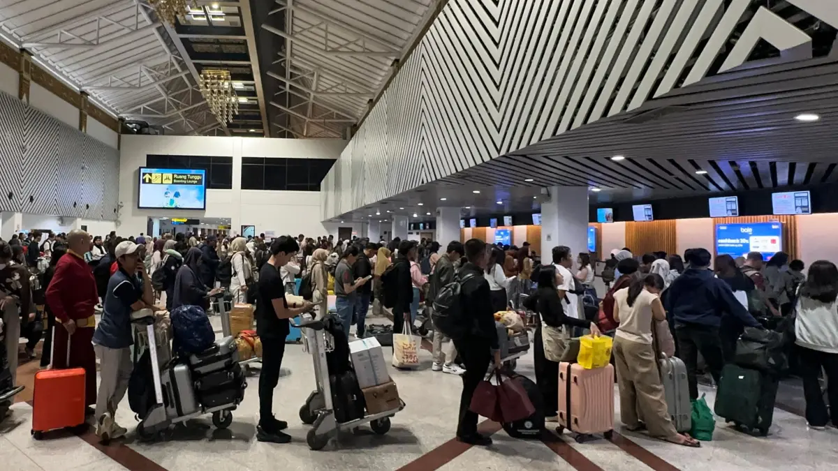 Ilustrasi kepadatan penumpang di Bandara Internasional Juanda saat musim mudik Lebaran 2026. (Humas Bandara Juanda) - Image