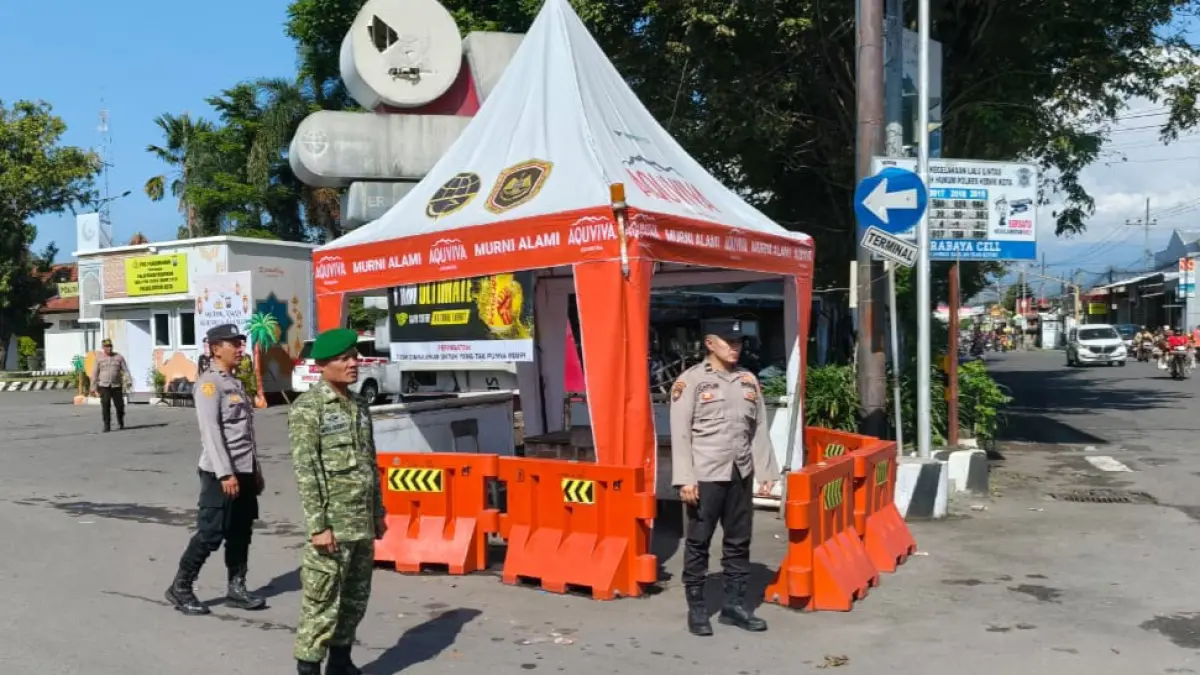 Untuk mengantisipasi peningkatan mobilitas masyarakat, Satlantas Polres Kediri Kota bersama petugas gabungan langsung memperketat pengamanan di Terminal Tamanan sejak 22 Maret 2026. (Istimewa) - Image