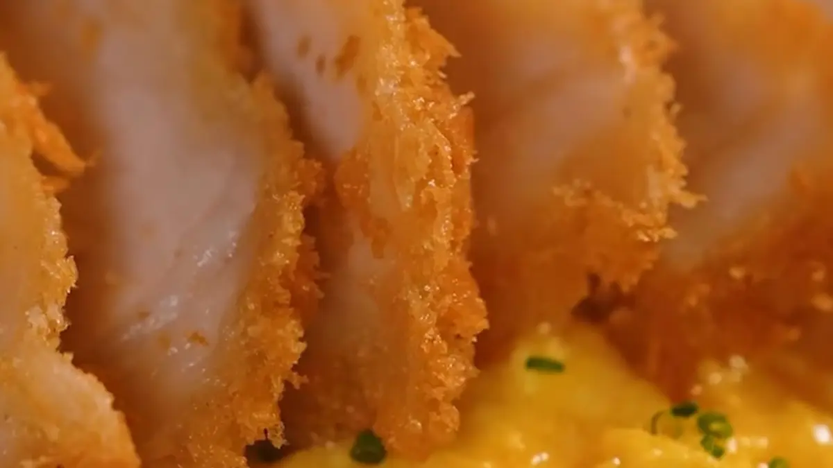 Potret tonkatsu crispy ala Jepang yang juicy dan tepungnya renyah. (Sumber: instagram.com/@lennardy) - Image