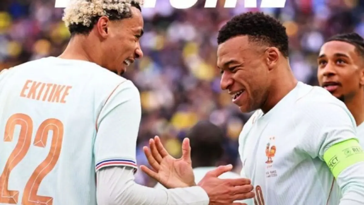 Penyerang Timnas Prancis Kylian Mbappe (kanan) merayakan keberhasilan mencetak gol ke gawang Timnas Brasil pada pertandingan persahabatan di Stadion Gillette, Boston, Kamis (26/3/2026) waktu setempat. (X/FrenchTeam) - Image