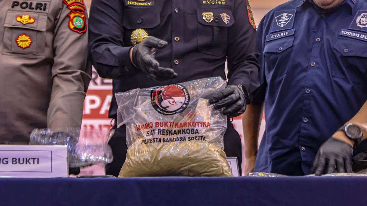 Barang bukti dihadirkan saat rilis pengungkapan Narkotika jaringan internasional di Kantor KPU Bea Cukai Bandara Soekarno-Hatta, Tangerang, Jumat (27/03/2026). (Hanung Hambara/Jawa Pos)