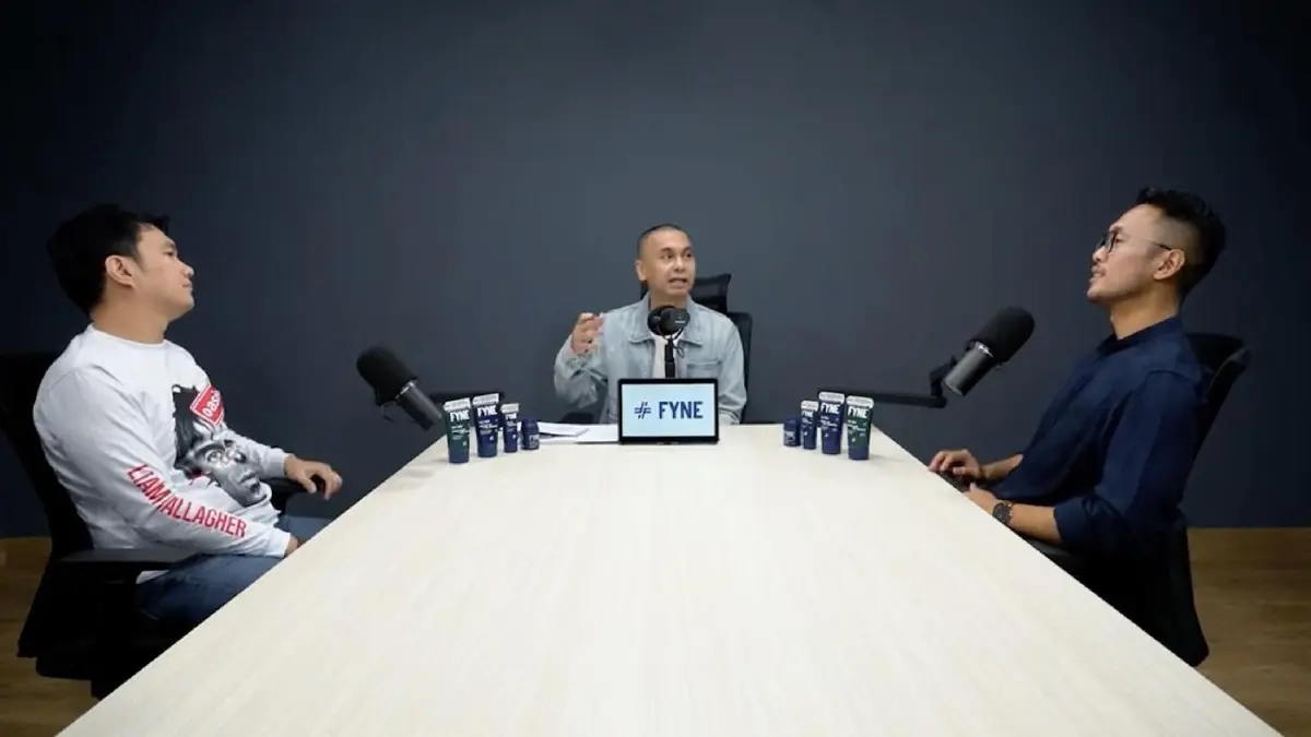 dr. Richard dalam podcast bersama Raditya Dika. - Image