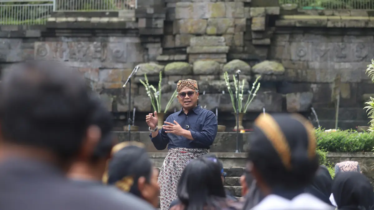 Ratusan warga Desa Seloliman, Kecamatan Trawas, Mojokerto memadati kawasan cagar budaya Petirtaan Jolotundo pada Sabtu pagi (28/3/2026). (Sofan/ Jawa Pos Radar Mojokerto)