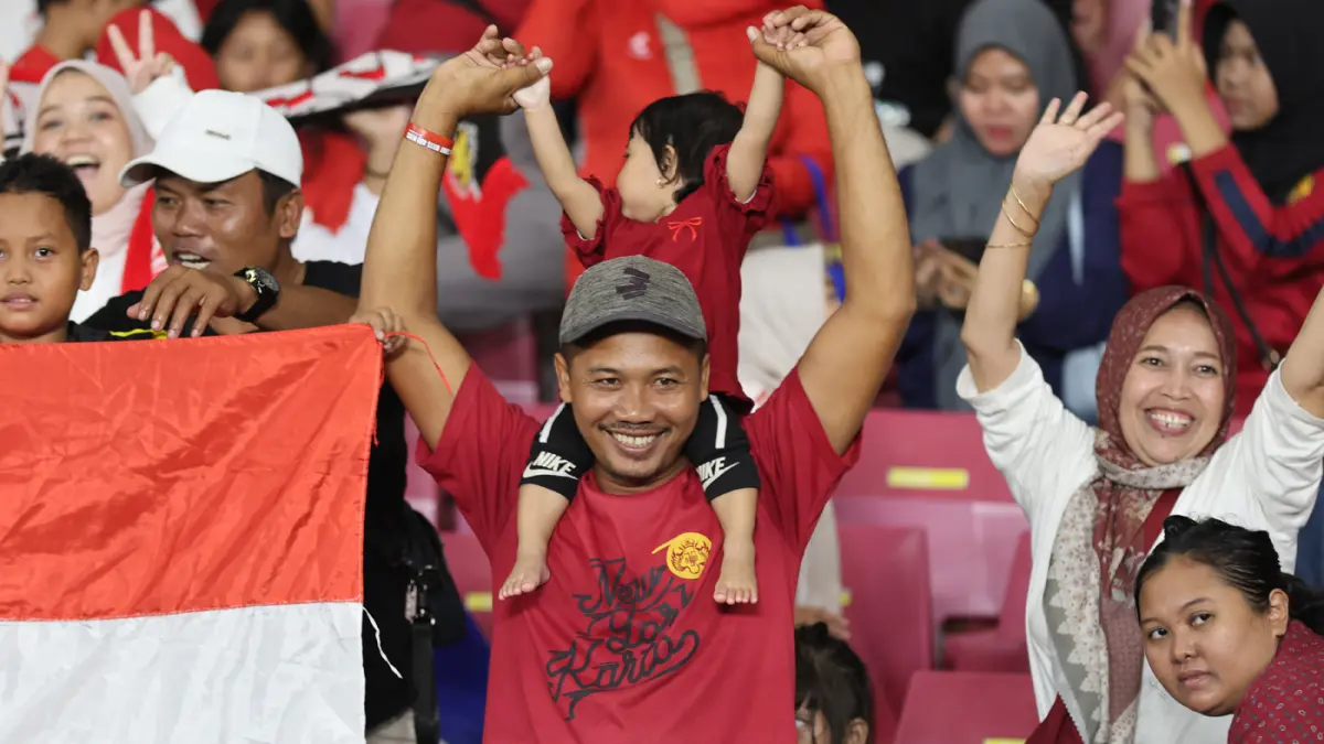 Suporter Timnas Indonesia mulai memadati Stadion Utama Gelora Bung Karno (SUGBK), Jakarta. (Dery Ridwansah/ JawaPos.com)