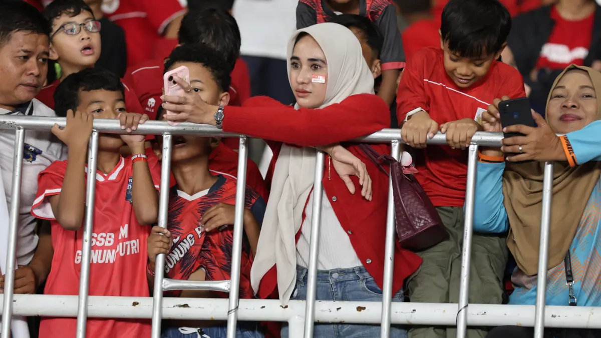Suporter Timnas Indonesia mulai memadati Stadion Utama Gelora Bung Karno (SUGBK), Jakarta. (Dery Ridwansah/ JawaPos.com)