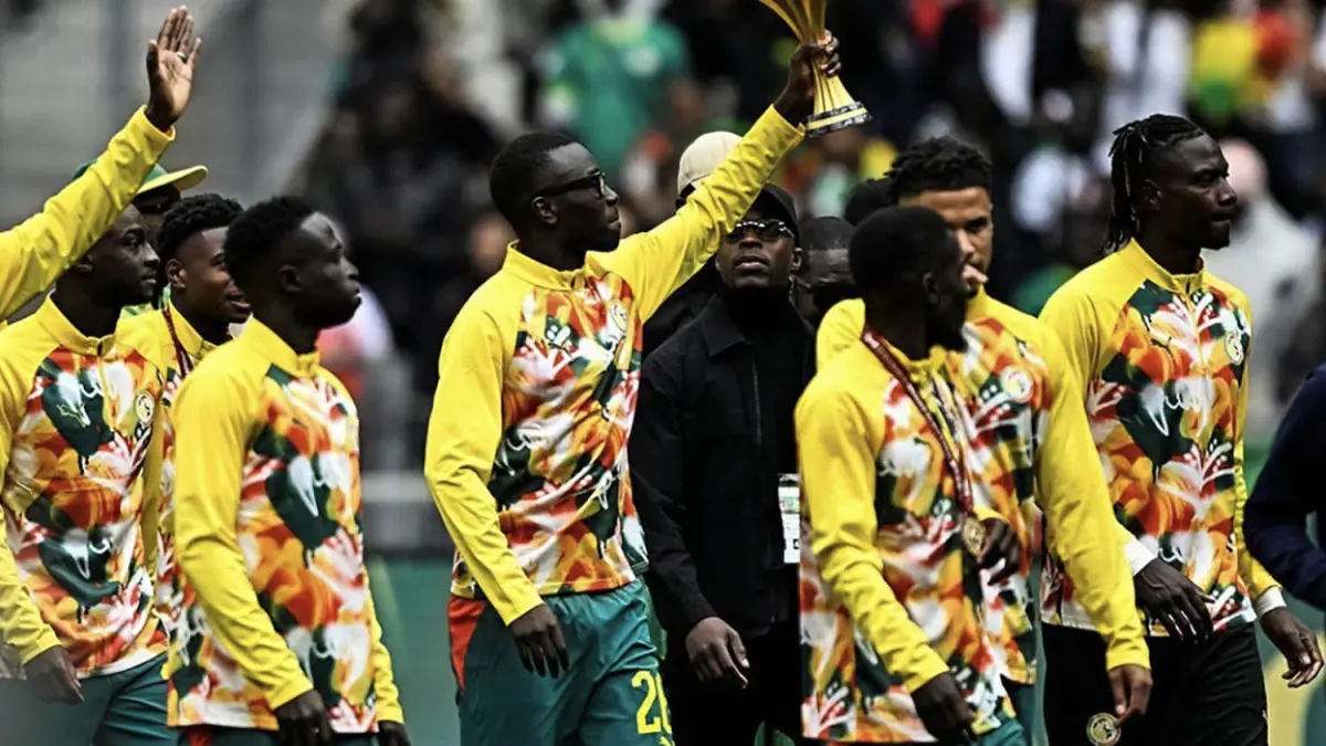 Proses Banding, Senegal Tetap Pamerkan Trofi Juara Piala Afrika Sebelum Laga Kontra Peru - Image