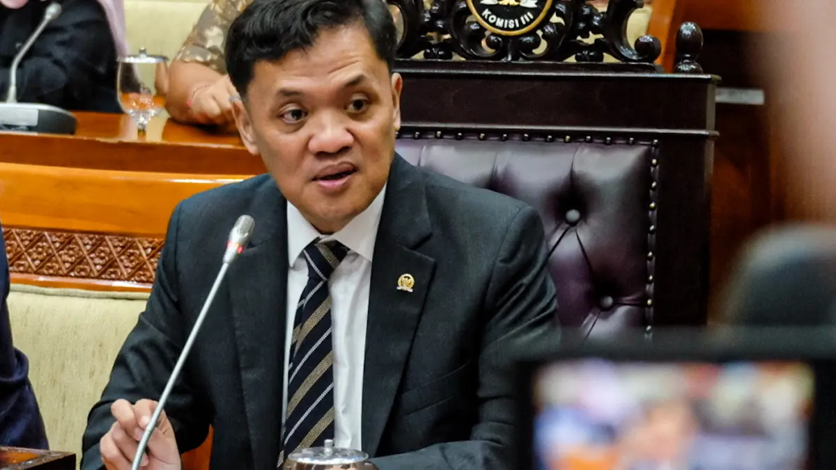 Ketua Komisi III DPR Habiburokhman memimpin Rapat Dengar Pendapat Umum (RDPU) terkait kasus videografer Amsal Christy Sitepu yang dituduh melakukan korupsi anggaran proyek video profil desa di Kompleks Parlemen, Senayan, Jakarta, Senin (30/3/2026). (Salma