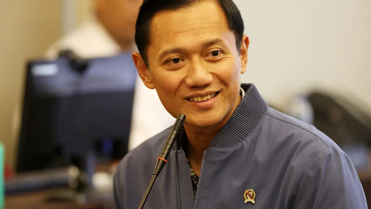 Menteri Koordinator Bidang Infrastruktur dan Pembangunan Kewilayahan, Agus Harimurti Yudhoyono atau AHY menggelar jumpa pers kelahiran anak keduanya di Rumah Sakit Pondok Indah (RSPI), Jakarta, Senin (30/3/2026). (Dery Ridwansah/ JawaPos.com)