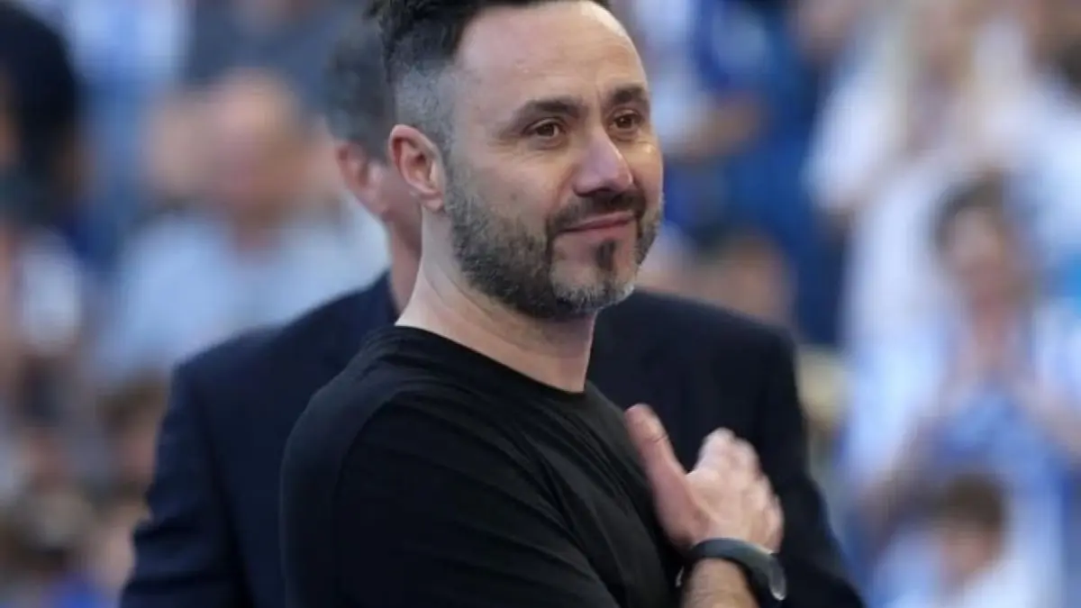 Tottenham Hotspur mencari pelatih baru, Roberto De Zerbi jadi kandidat utama. (ig @robdzerbi) - Image