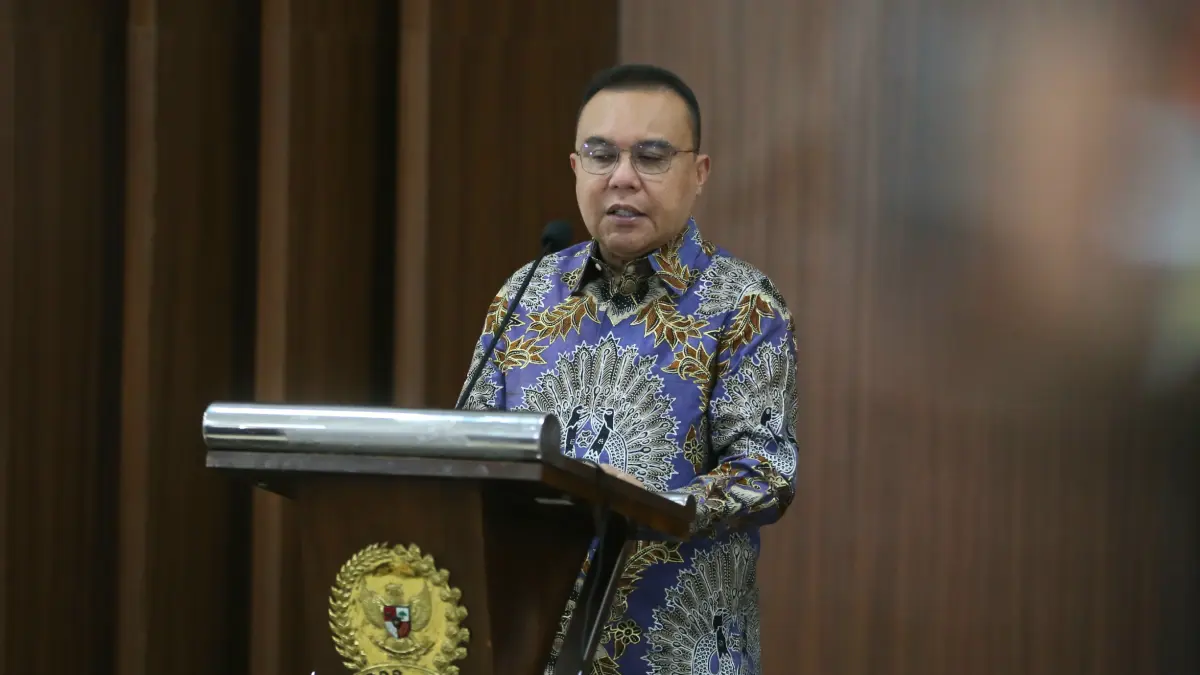 Wakil Ketua DPR Sufmi Dasco Ahmad menyampaikan keterangan pers terkait harga bahan bakar minyak (BBM) di Kompleks Parlemen, Senayan, Jakarta, Selasa (31/3/2026). (Dery Ridwansah/ JawaPos.com)
