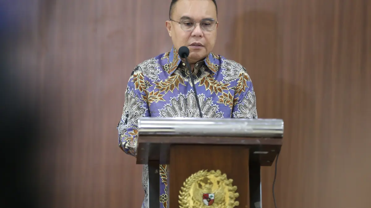 Wakil Ketua DPR Sufmi Dasco Ahmad menyampaikan keterangan pers terkait harga bahan bakar minyak (BBM) di Kompleks Parlemen, Senayan, Jakarta, Selasa (31/3/2026). (Dery Ridwansah/ JawaPos.com)