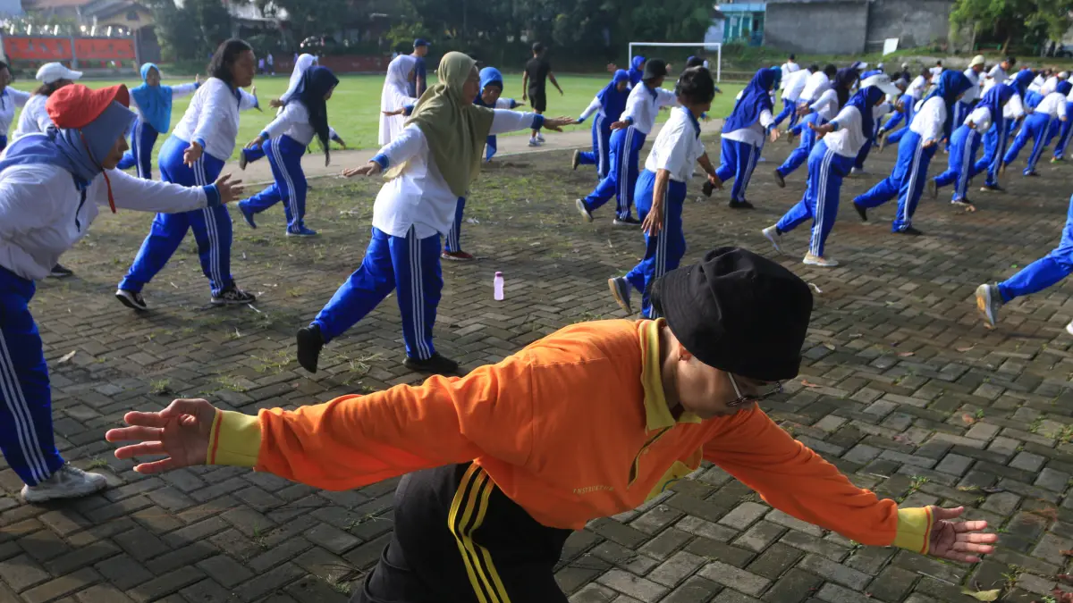 Ratusan lansia latihan dan olahraga kesehatan yang kini semakin diminati khususnya kalangan lanjut usia di Sasana Lieng Tien Kung lapangan Gaharu Kota, Semarang, Jawa Tengah, Selasa (31/3/2026). (Nur Chamim/Jawapos Radar Semarang)