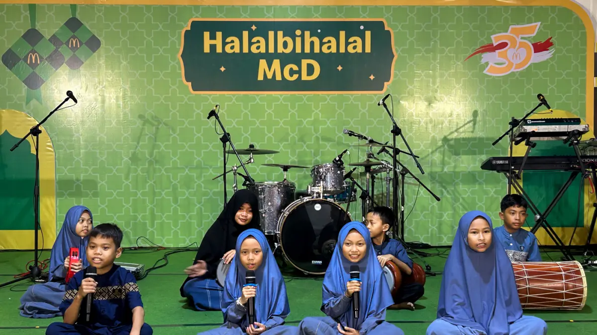 Anak-anak panti asuhan yang diundang dalam rangkaian Open House McDonald’s Indonesia di berbagai kota.