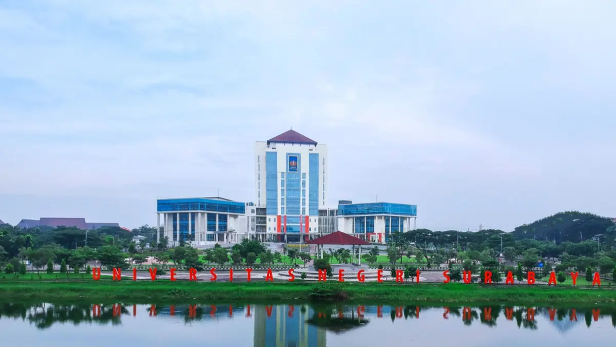 Universitas Negeri Surabaya Masuk Top 3 SNBP 2026, Pendaftar Tembus 53 Ribu - Image