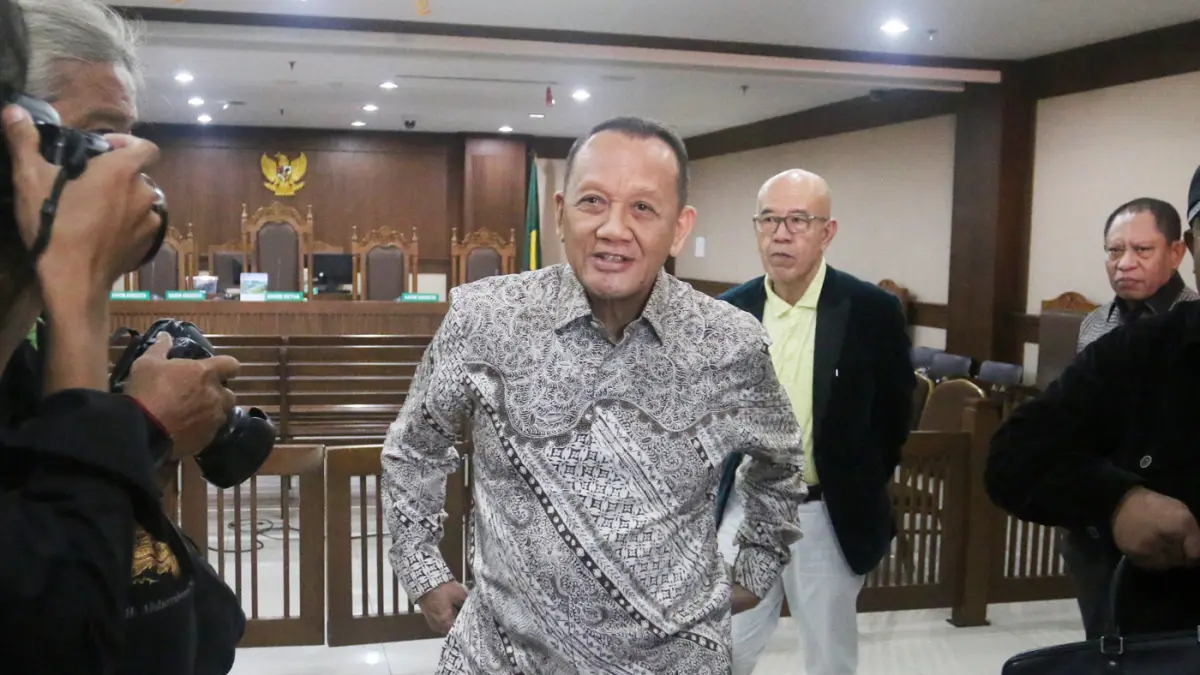 Terdakwa kasus dugaan tindak pidana pencucian uang (TPPU) Nurhadi bersiap mengikuti sidang putusan di Pengadilan Tipikor, Jakarta, Rabu (1/4/2026). (Dery Ridwansah/ JawaPos.com)