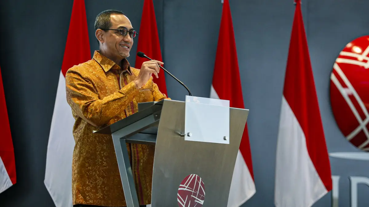 Kepala Eksekutif Pengawas Pasar Modal, Keuangan Derivatif dan Bursa Karbon Otoritas Jasa Keuangan Hasan Fawzi menyampaikan paparan dalam Sosialisasi Capaian Reformasi Transparansi Pasar Modal Indonesia di Main Hall Bursa Efek Indonesia, Jakarta, Kamis (2/