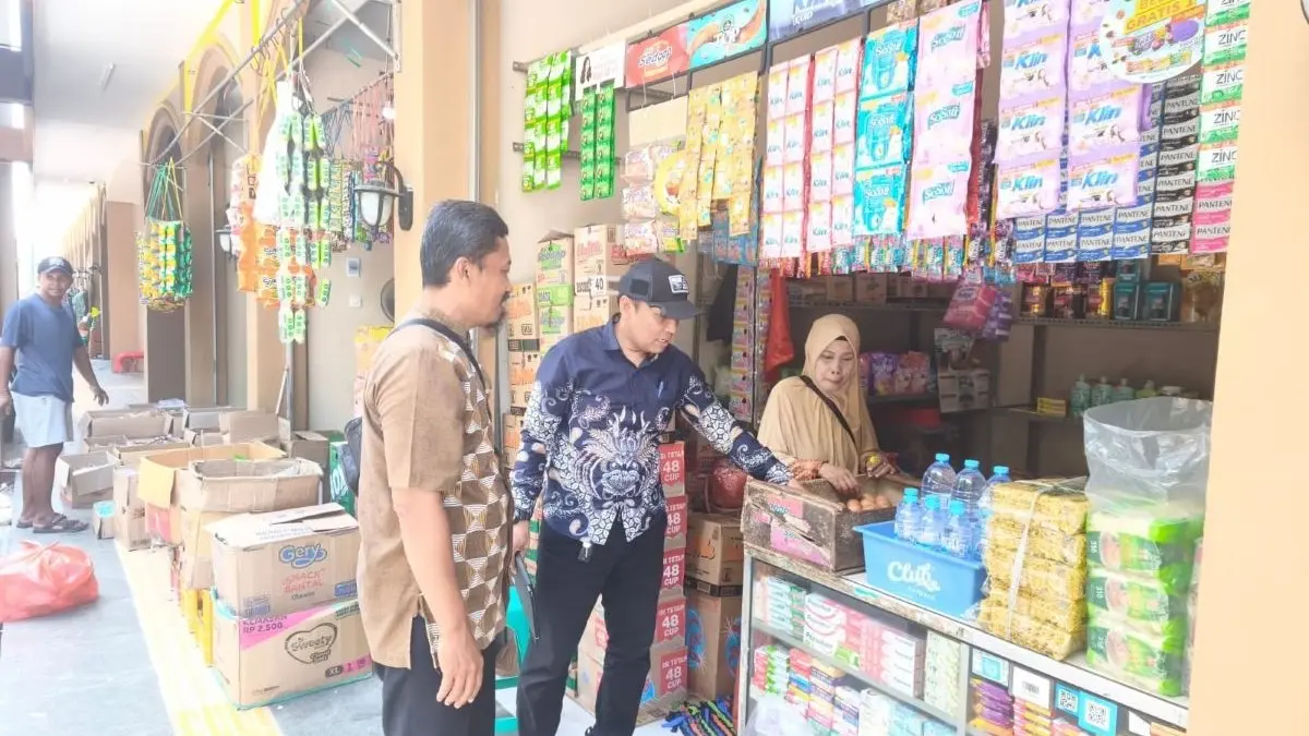 Pembangunan Selesai, Pedagang Pasar Sidayu Gresik Mulai Pindahan dan Berharap Makin Ramai - Image