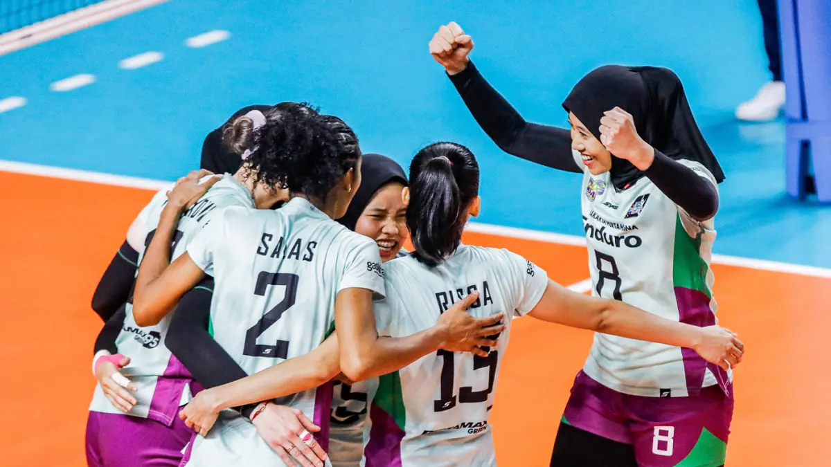 Sejumlah Pemain Jakarta Pertamina Enduro saat lagi melawan Jakarta Electric PLN Mobile dalam Final Four Proliga 2026 di Jawa Pos Arena, Jalan Ahmad Yani, Jumat (2/4/2026). (Riana Setiawan/ Jawa Pos)
