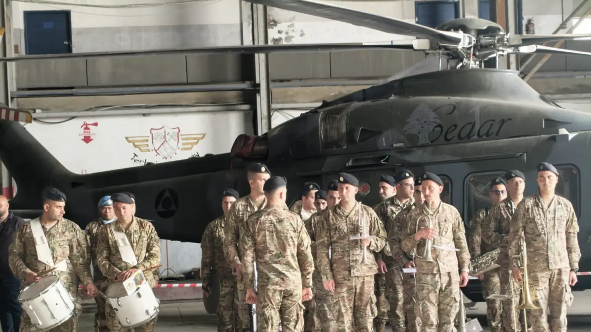 Upacara memorial digelar di Hanggar Lebanese Air Force, Beirut, untuk menghormati tiga prajurit TNI yang gugur dalam misi perdamaian dunia di Lebanon Selatan, Kamis (02/04/2026). (Puspen TNI)