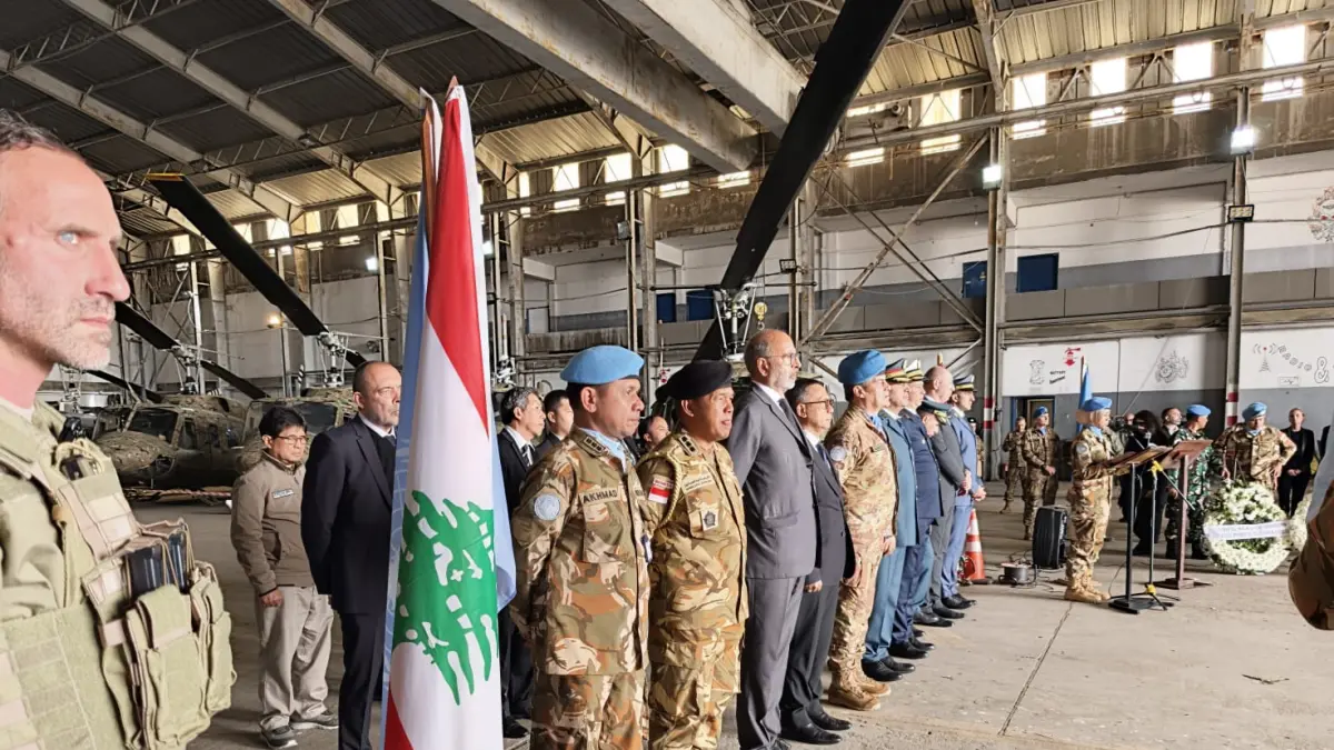 Upacara memorial digelar di Hanggar Lebanese Air Force, Beirut, untuk menghormati tiga prajurit TNI yang gugur dalam misi perdamaian dunia di Lebanon Selatan, Kamis (02/04/2026). (Puspen TNI)