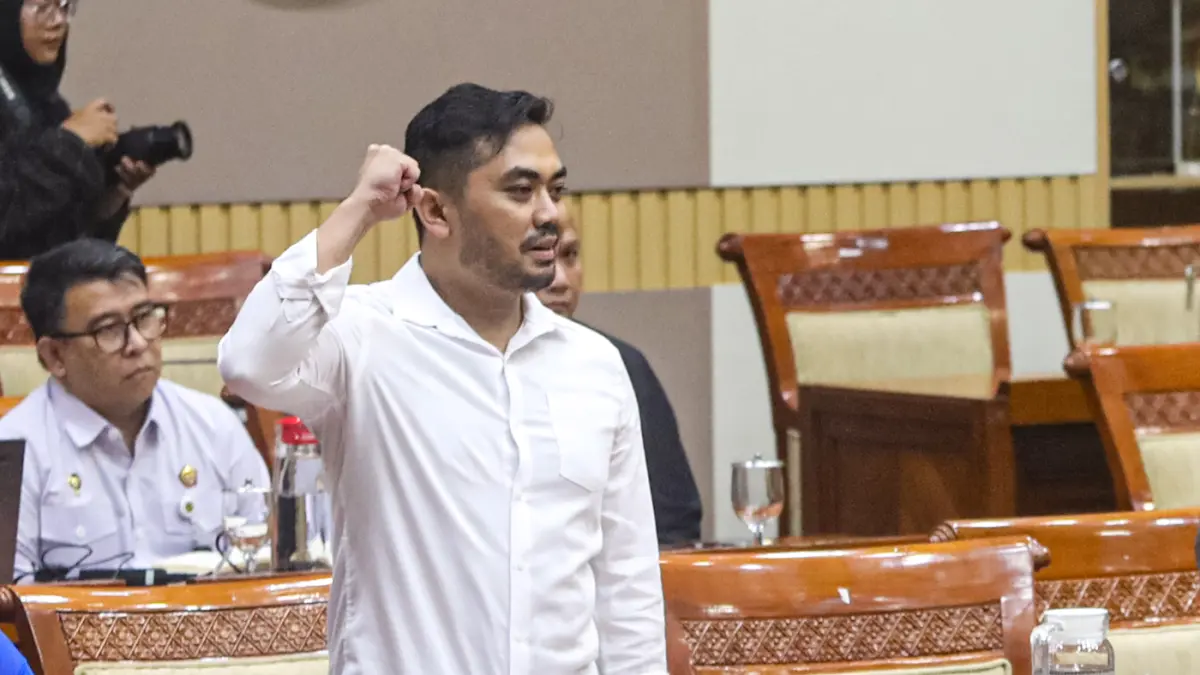 Videografer Amsal Sitepu mengikuti rapat dengar pendapat umum (RDPU) dengan Komisi III DPR di Kompleks Parlemen, Senayan, Jakarta, Kamis (2/4/2026). (Salman Toyibi/Jawa Pos)
