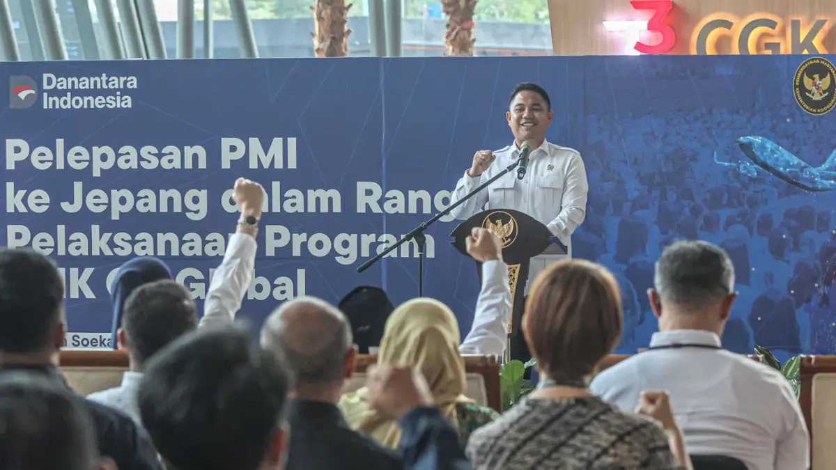 Wakil Mentri P2MI Dzulfikar Ahmad Tawalla memberikan sambutan saat pelepasan PMI ke Jepang di Terminal 3, Bandara Soekarno-Hatta, Tangerang, Jumat (03/04/2026). (Hanung Hambara/Jawa Pos)
