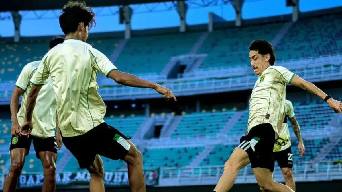 Jadwal dan Link Live Streaming Persebaya Surabaya vs Persita Tangerang! Bonek Rindu Keangkeran Gelora Bung Tomo - Image