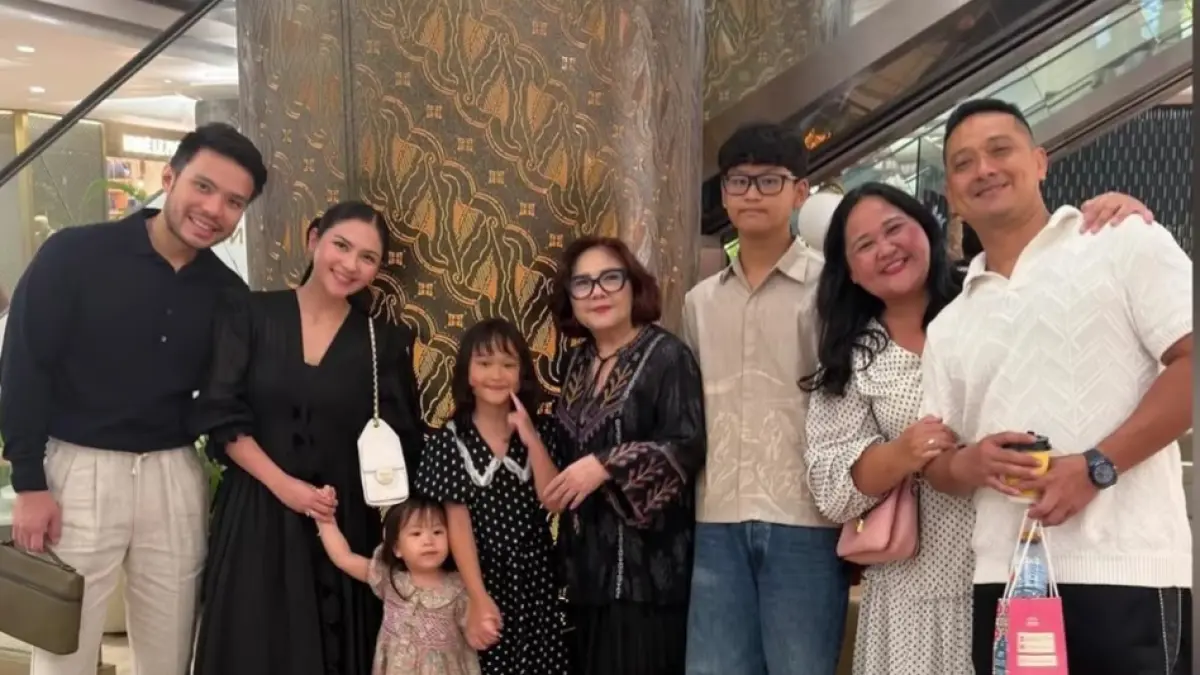Darius Sinathrya hingga Jessica Mila Rayakan Jumat Agung Bersama Keluarga - Image