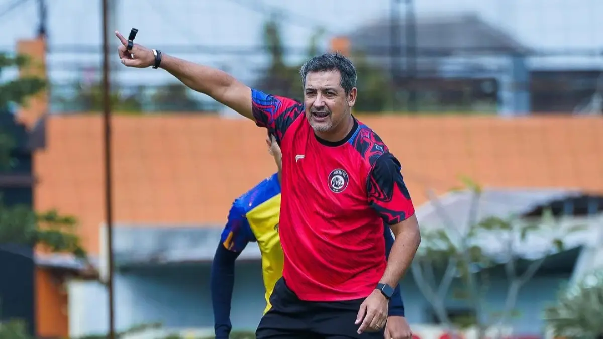 Ciptakan 17 Clearances! Marcos Santos Memang Ingin Arema FC Main Bertahan Lawan Malut United - Image