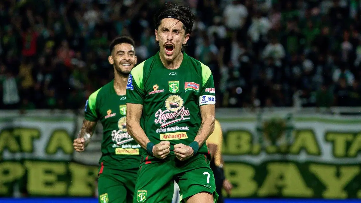 Klasemen Terbaru! Persebaya Surabaya Tembus 5 Besar, Tekan Malut United di Momen Krusial - Image