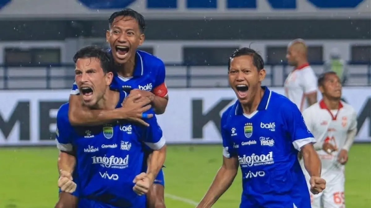 Tanpa Tekanan, Persib Bandung Dekati Gelar Juara! Thom Haye Kirim Sinyal Bahaya untuk Borneo FC - Image