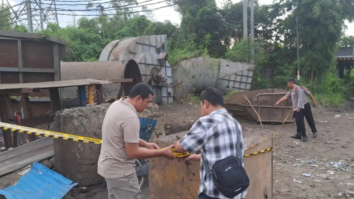 1 Orang Dinyatakan Tewas Akibat Ledakan di Pabrik Baja Sidoarjo, 2 Pekerja Luka-luka  - Image