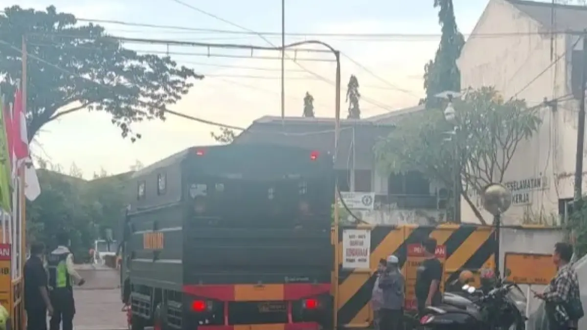 Ledakan Hebat di Pabrik Baja Waru Sidoarjo Bikin Geger, Polisi Turunkan Jibom - Image